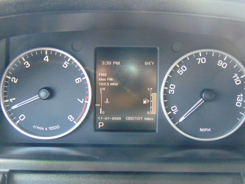 2013 Land Rover LR4 Image 13