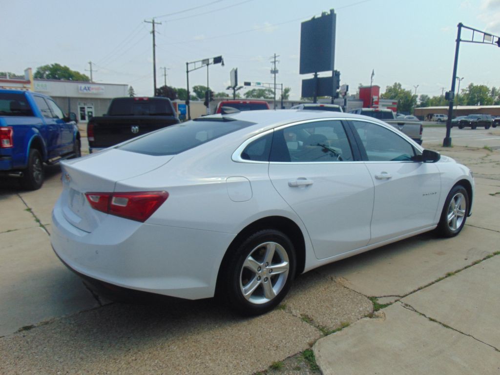 2023 Chevrolet Malibu Image 3