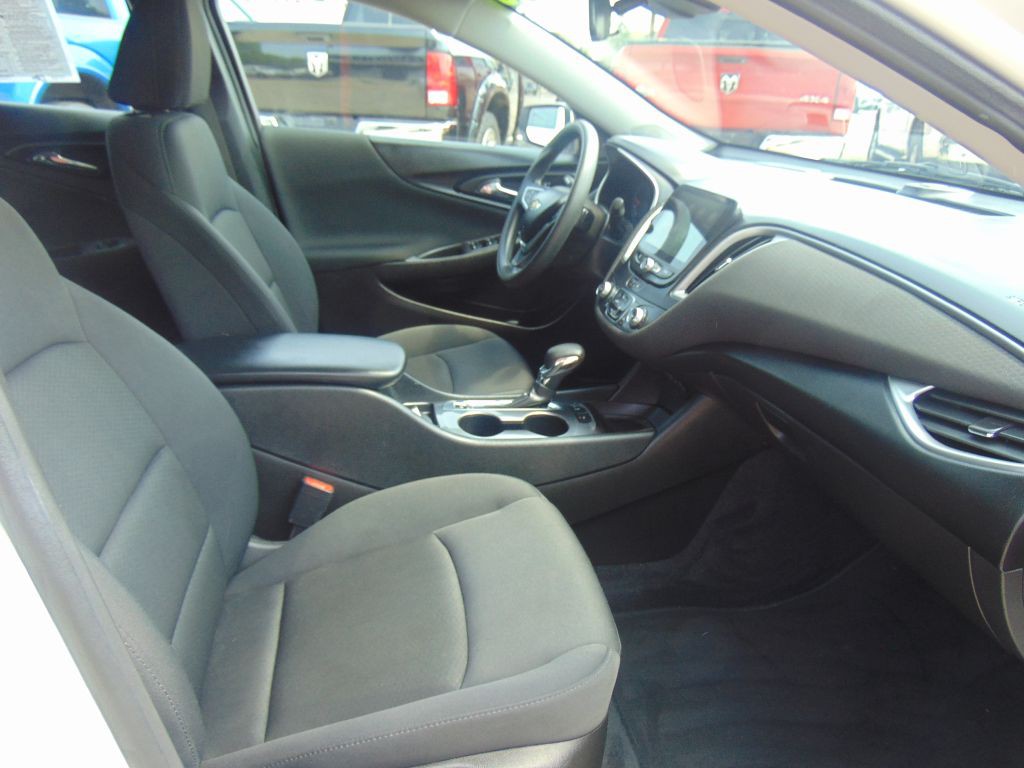 2023 Chevrolet Malibu Image 8