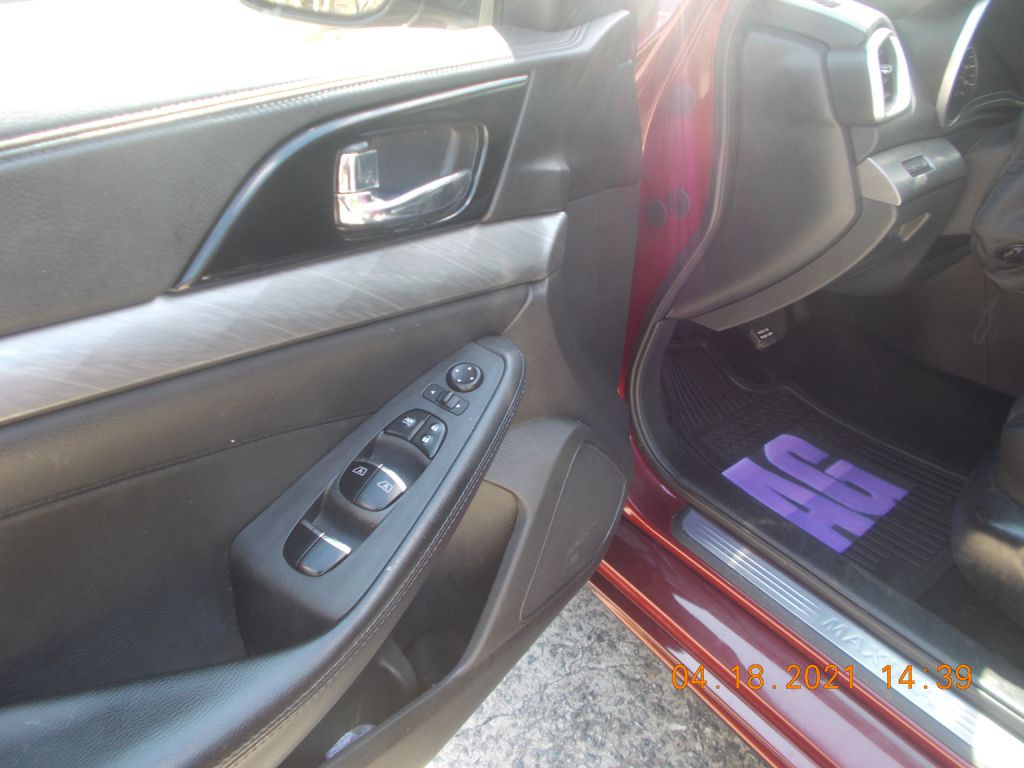 2017 Nissan Maxima Image 10