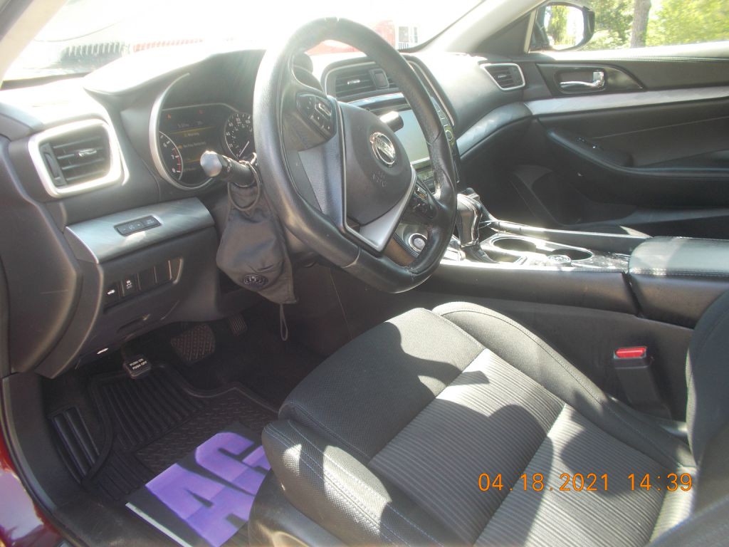 2017 Nissan Maxima Image 11