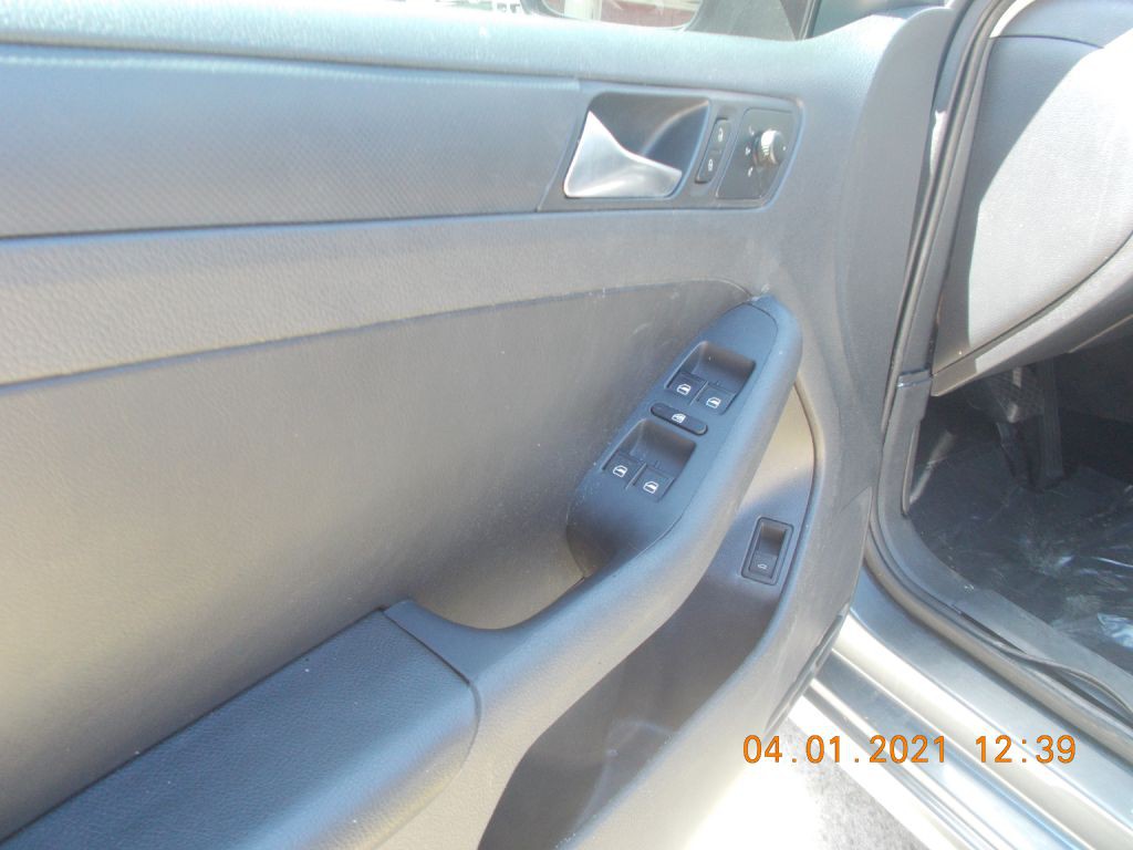 2012 Volkswagen Jetta Image 9