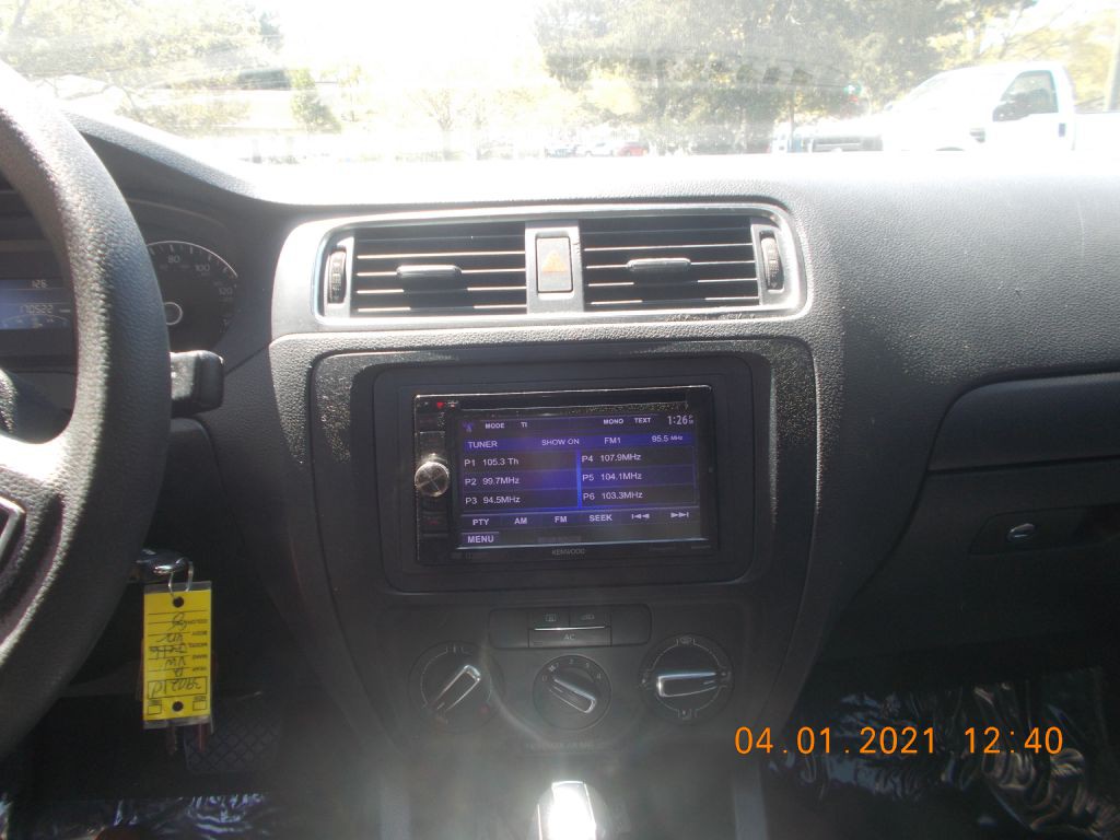 2012 Volkswagen Jetta Image 12