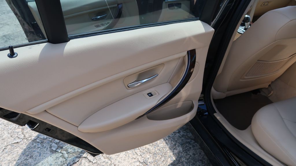 2014 BMW 3 Series Image 14