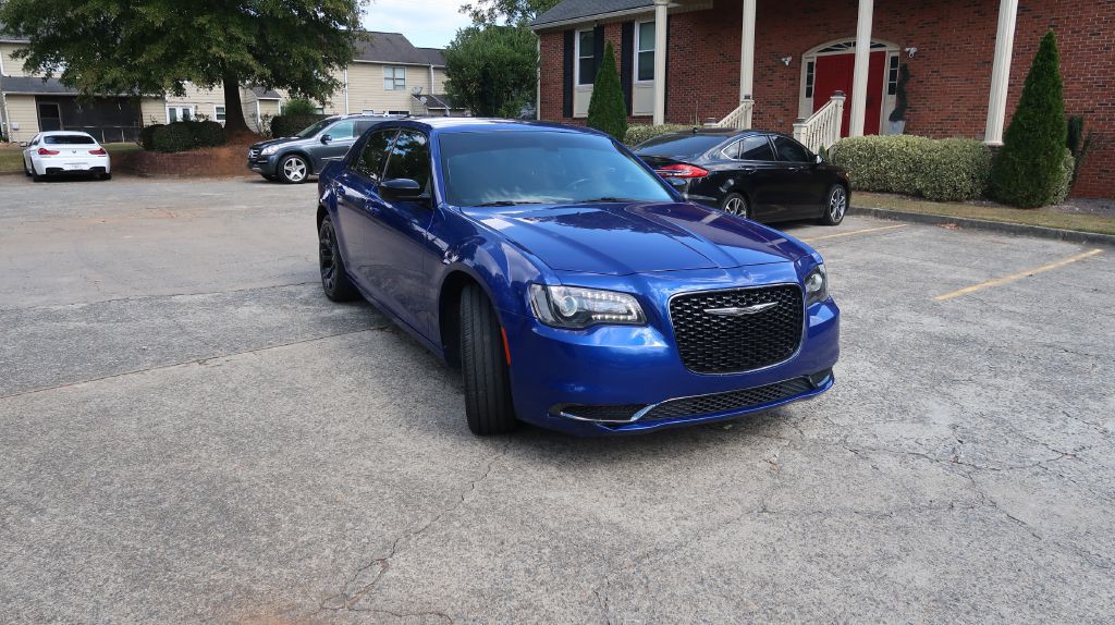 2019 Chrysler 300 Image 1