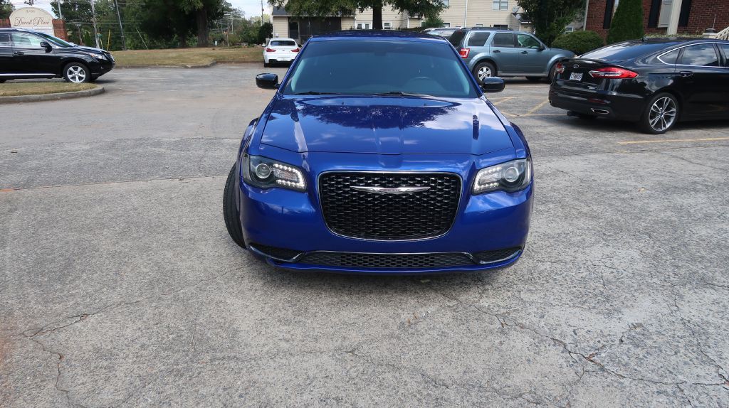 2019 Chrysler 300 Image 2