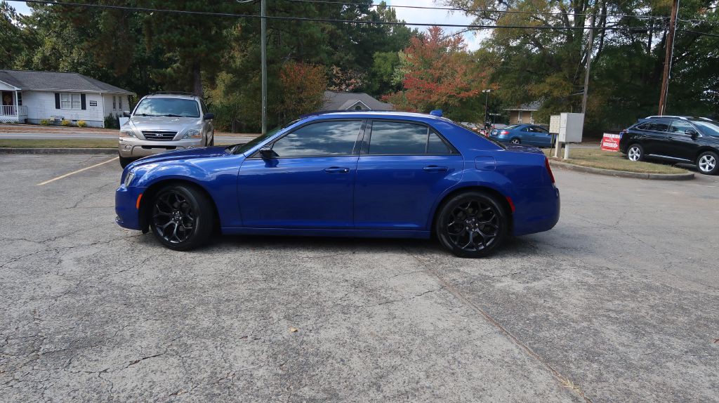2019 Chrysler 300 Image 3