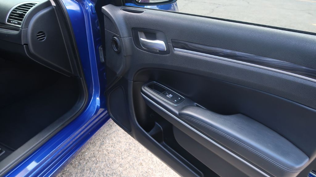 2019 Chrysler 300 Image 6