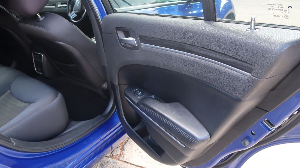 2019 Chrysler 300 Image 9