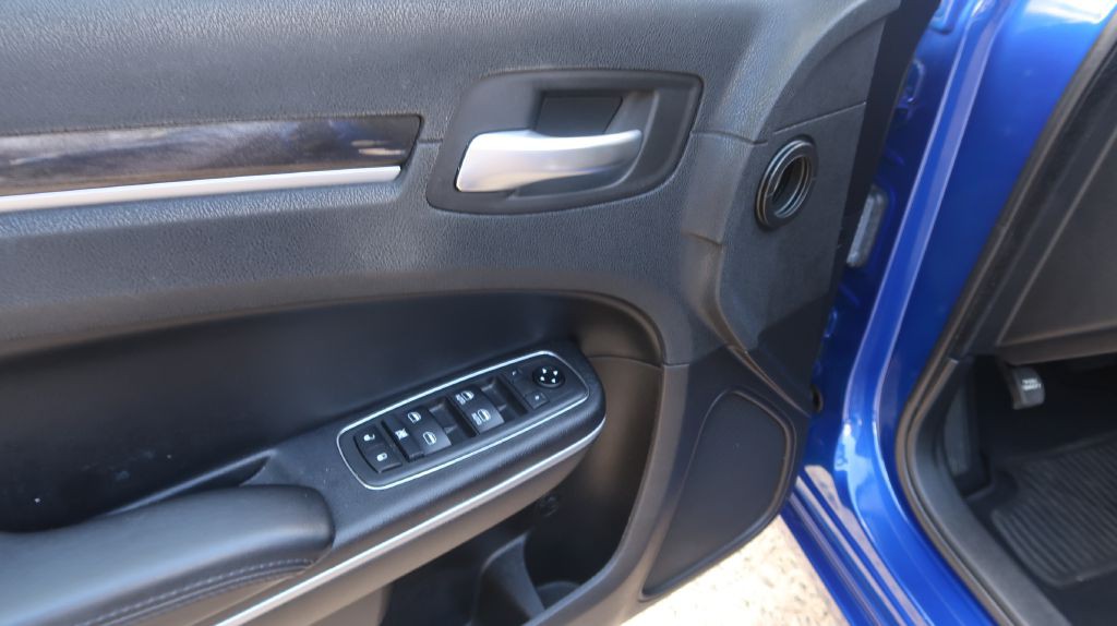 2019 Chrysler 300 Image 10
