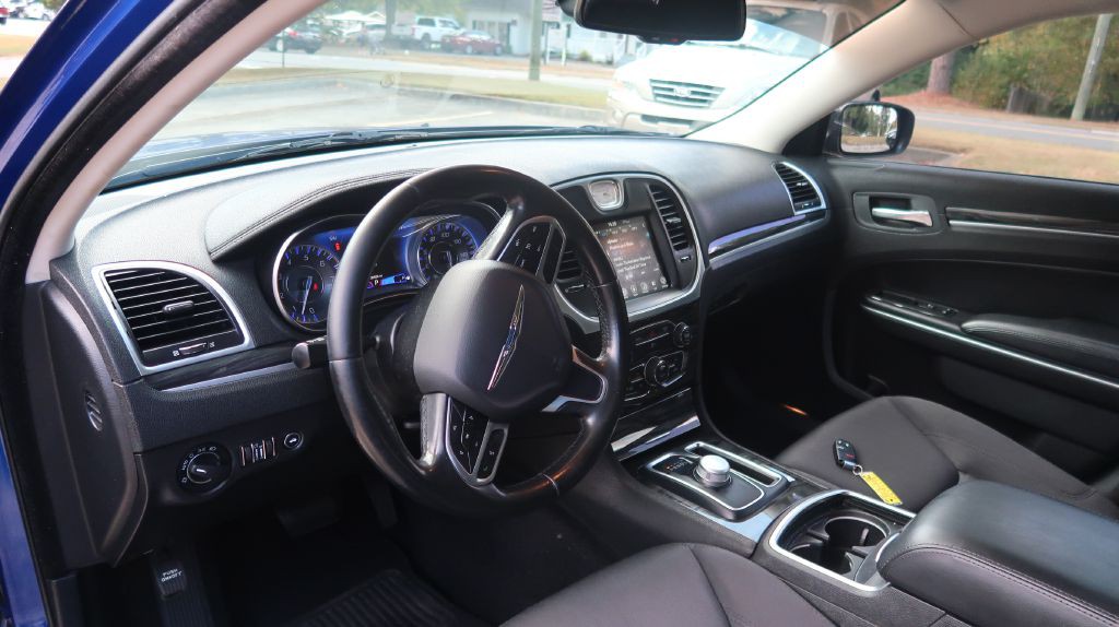 2019 Chrysler 300 Image 11