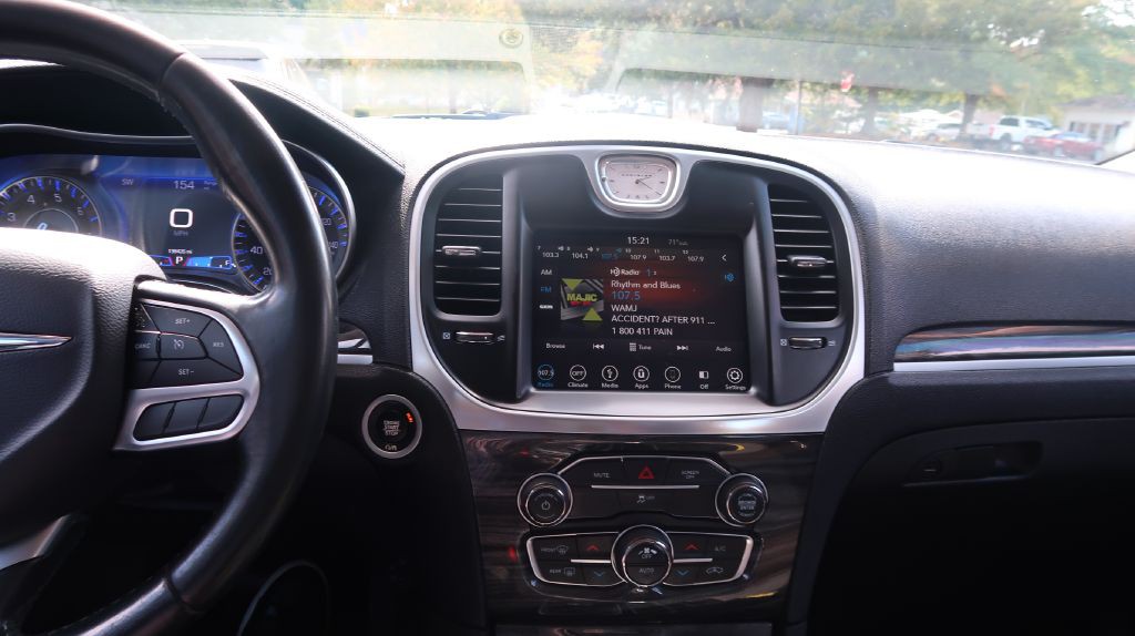 2019 Chrysler 300 Image 13