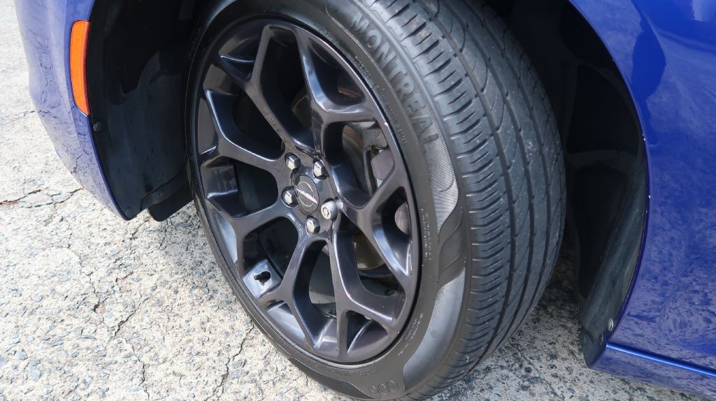 2019 Chrysler 300 Image 18