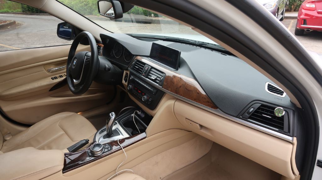 2014 BMW 3 Series Image 7