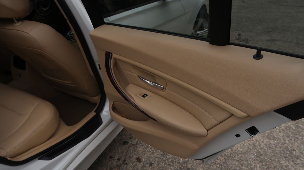 2014 BMW 3 Series Image 9