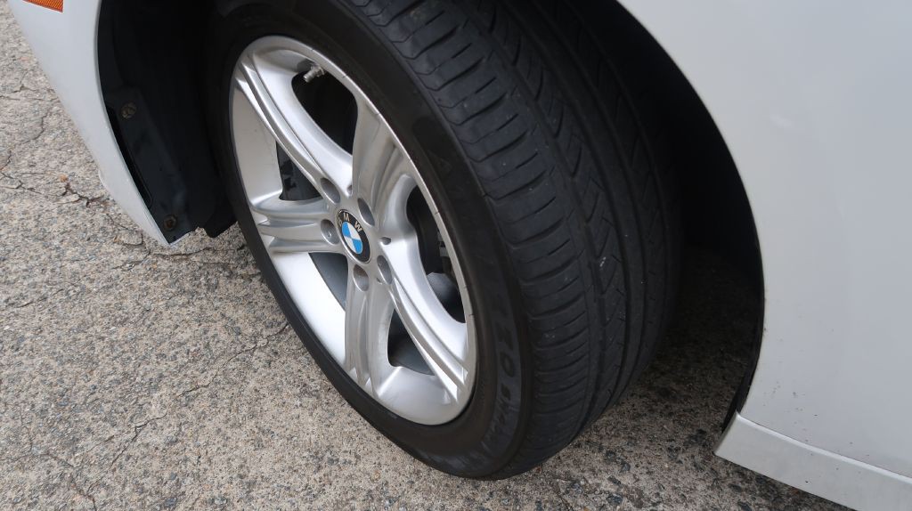 2014 BMW 3 Series Image 17