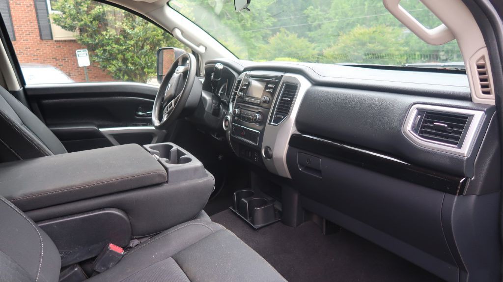 2016 Nissan Titan Image 5
