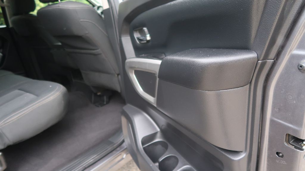 2016 Nissan Titan Image 7