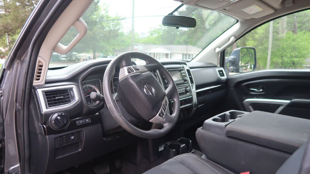 2016 Nissan Titan Image 9