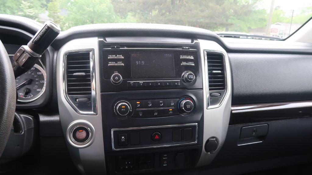 2016 Nissan Titan Image 11