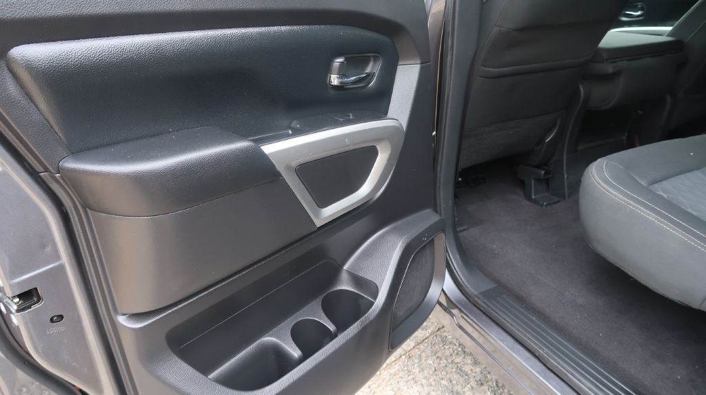 2016 Nissan Titan Image 13