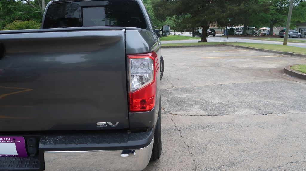 2016 Nissan Titan Image 16