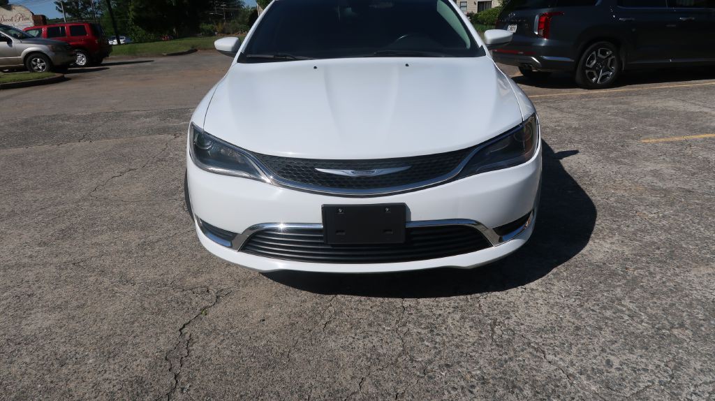 2016 Chrysler 200 Image 2