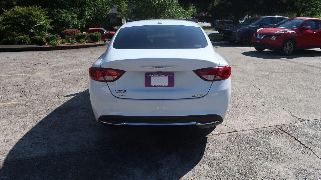 2016 Chrysler 200 Image 4