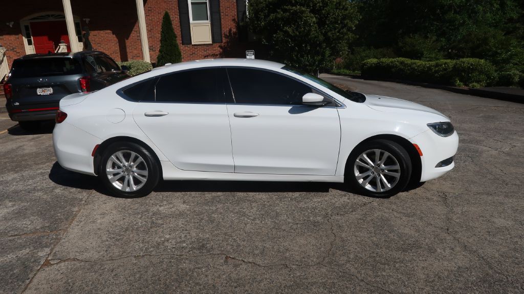 2016 Chrysler 200 Image 5