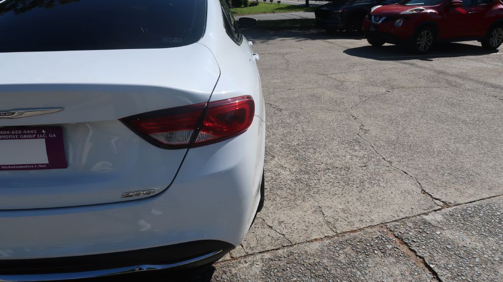 2016 Chrysler 200 Image 20