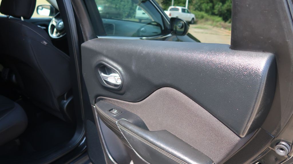 2015 Jeep Cherokee Image 9