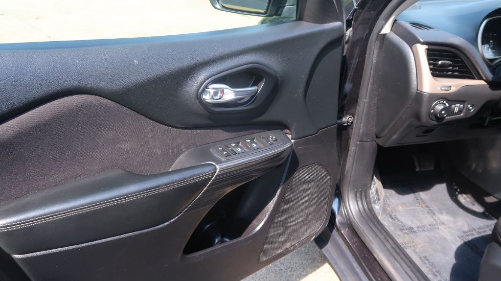 2015 Jeep Cherokee Image 10