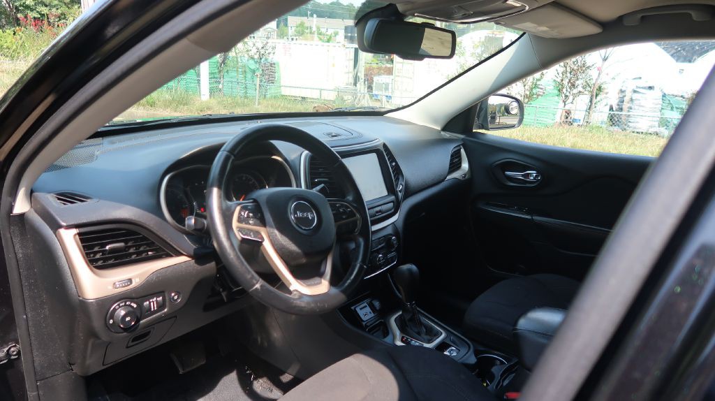 2015 Jeep Cherokee Image 11