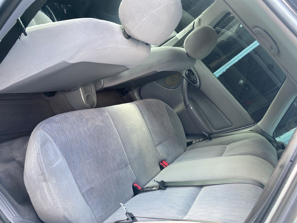 2000 Ford Focus Image 7