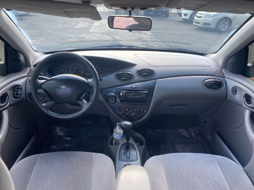 2000 Ford Focus Image 8