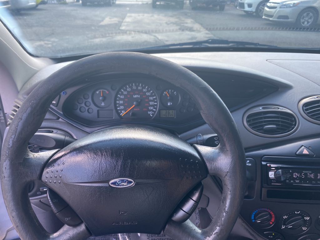 2000 Ford Focus Image 10