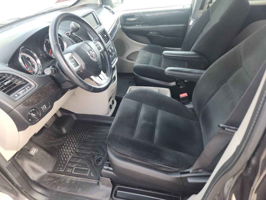 2016 Dodge Grand Caravan Image 2