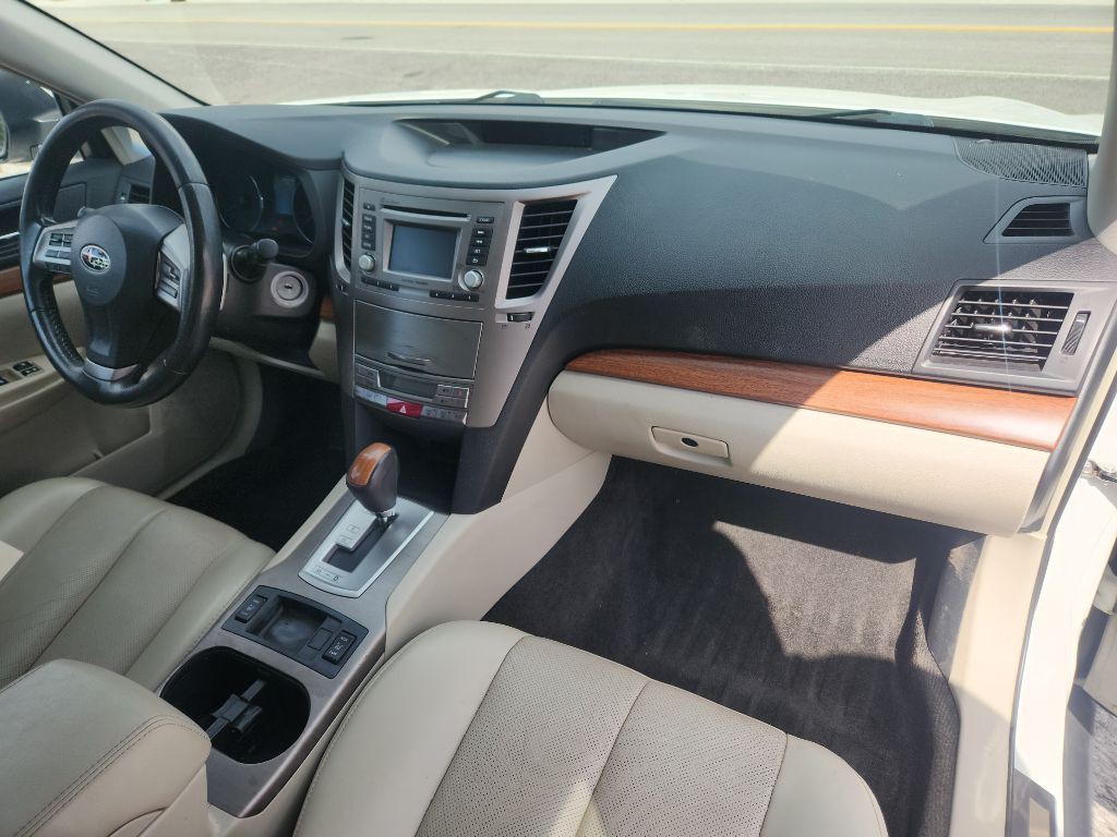 2013 Subaru Outback Image 8