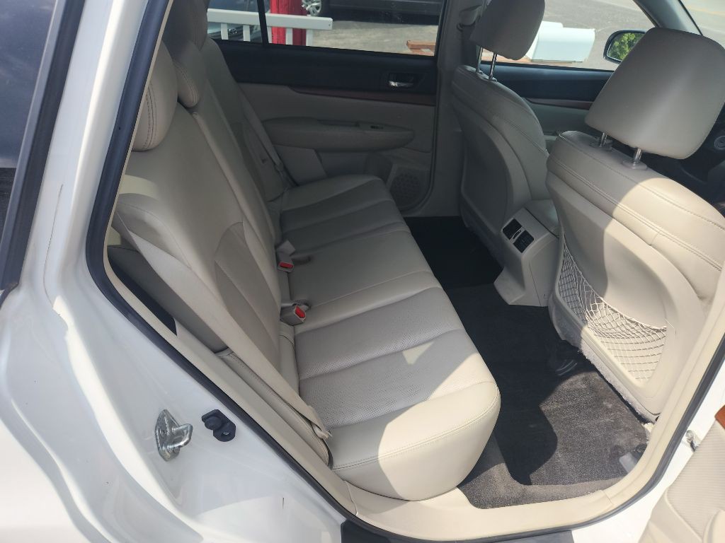 2013 Subaru Outback Image 9