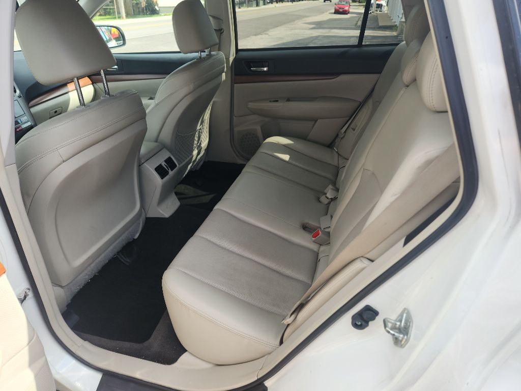 2013 Subaru Outback Image 10