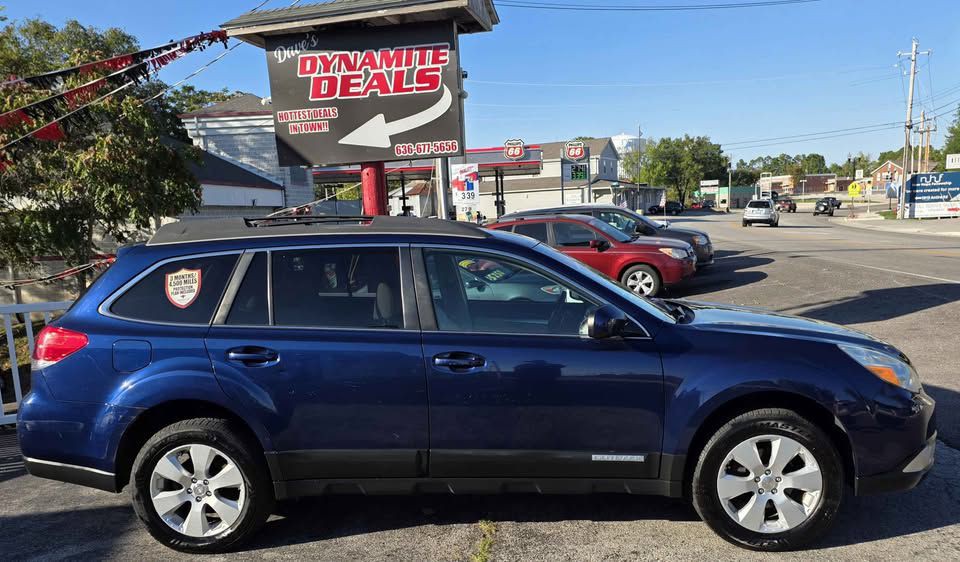 2010 Subaru Outback Image 2