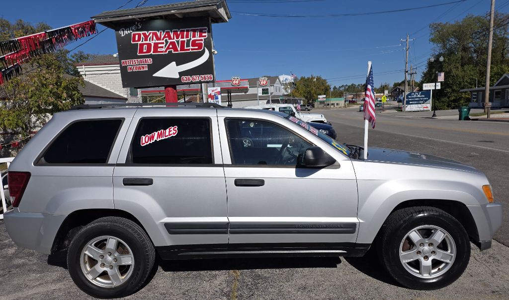 2005 Jeep Grand Cherokee Image 2