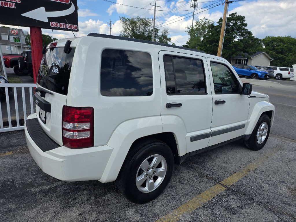 2010 Jeep Liberty Image 2