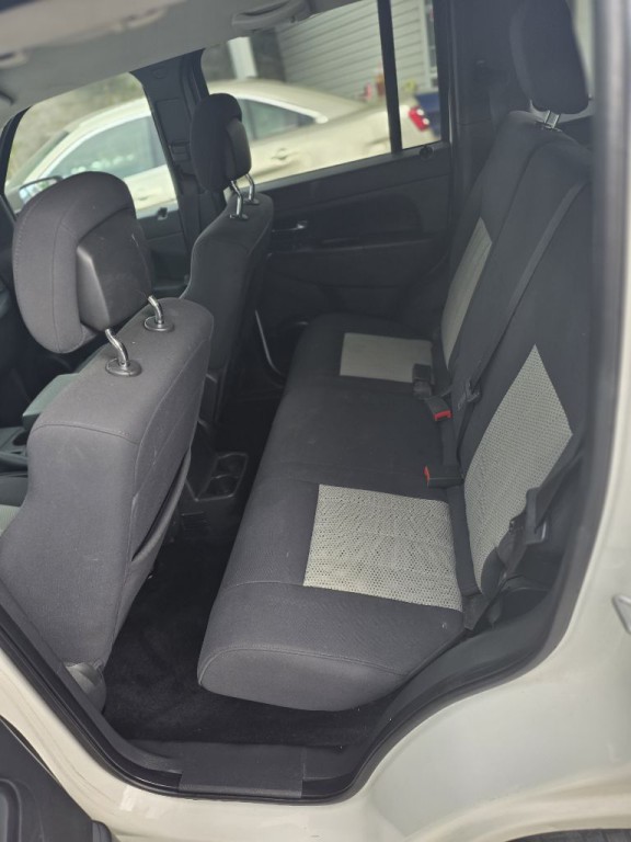 2010 Jeep Liberty Image 6