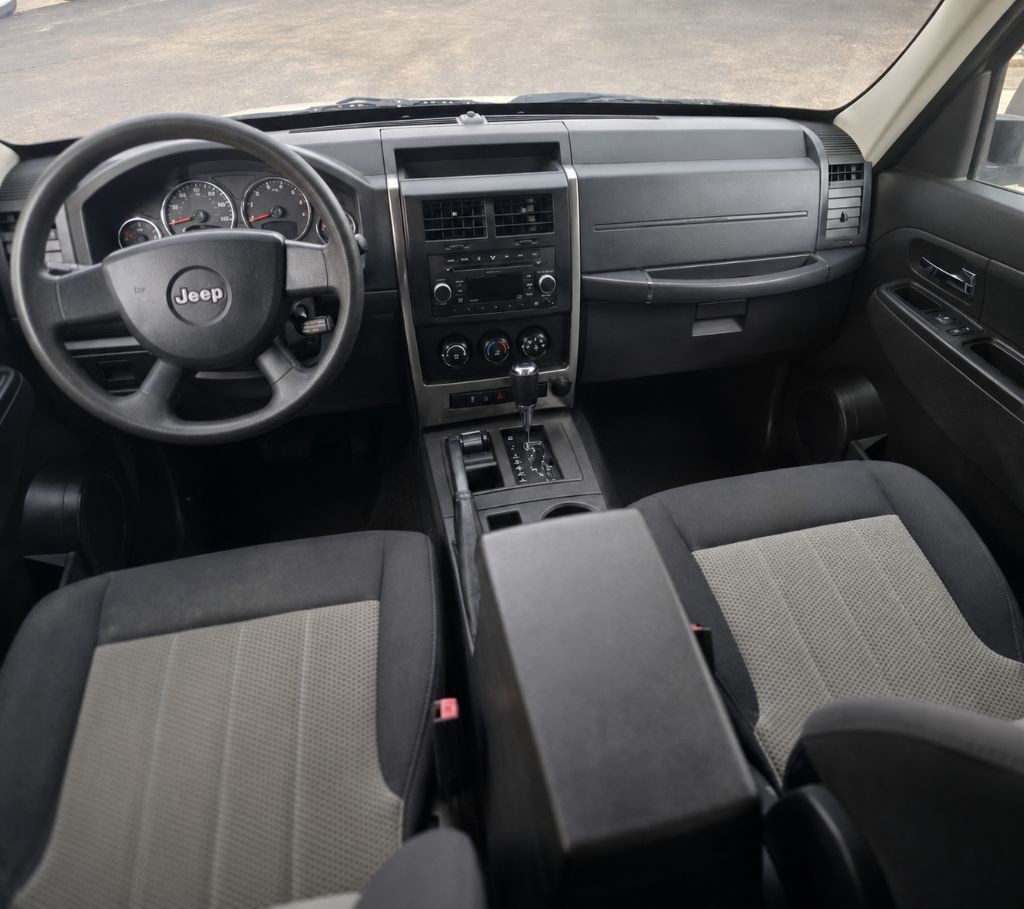 2010 Jeep Liberty Image 5