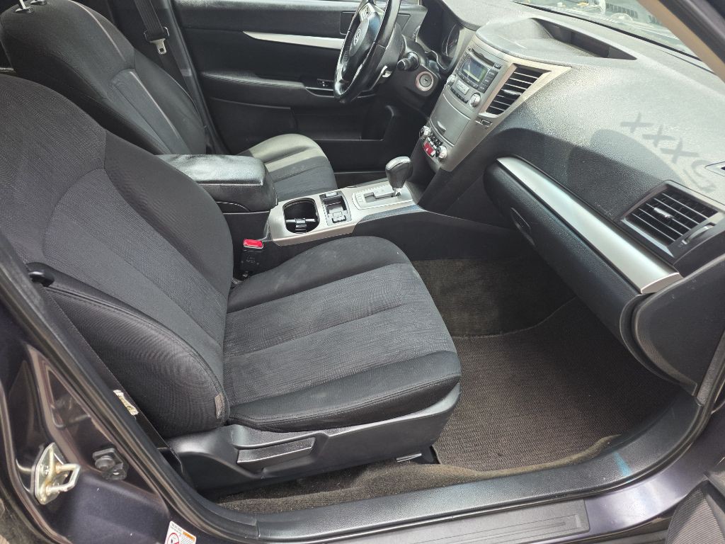 2013 Subaru Outback Image 2