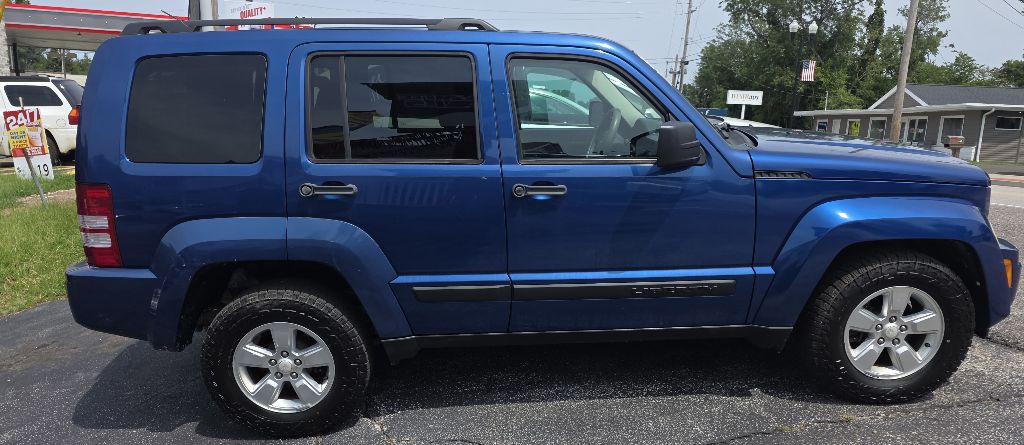 2010 Jeep Liberty Image 2