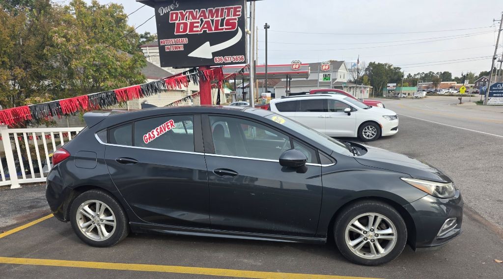 2017 Chevrolet Cruze Image 2