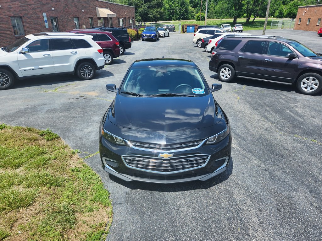 2016 Chevrolet Malibu Image 2