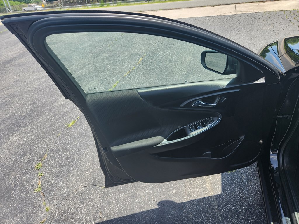 2016 Chevrolet Malibu Image 12